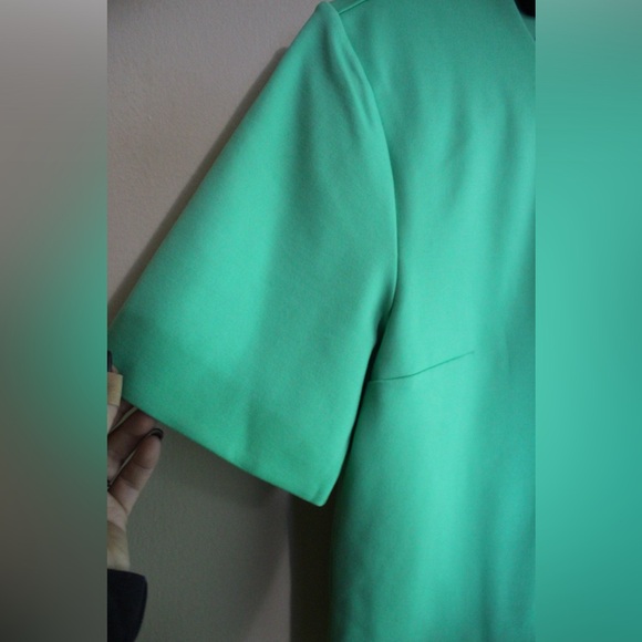 Express Boxy Cropped Tee – New with Tags, Green, Size Medium - Picture 7 of 12